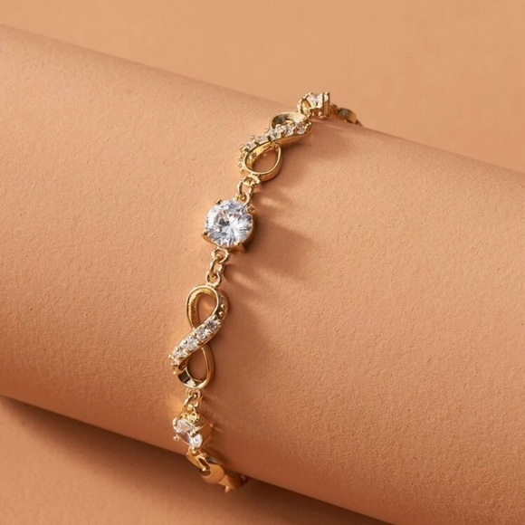 New Rhinestone Decor Bracelet - Picture 2 of 2